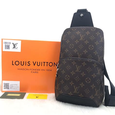 Louis vuitton canta avenue erkek omuz cantasi monogram 30×20.